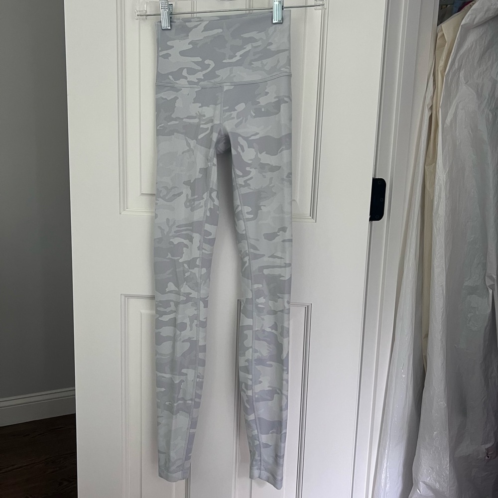 Lululemon Light Gray Camo Leggings Size 2